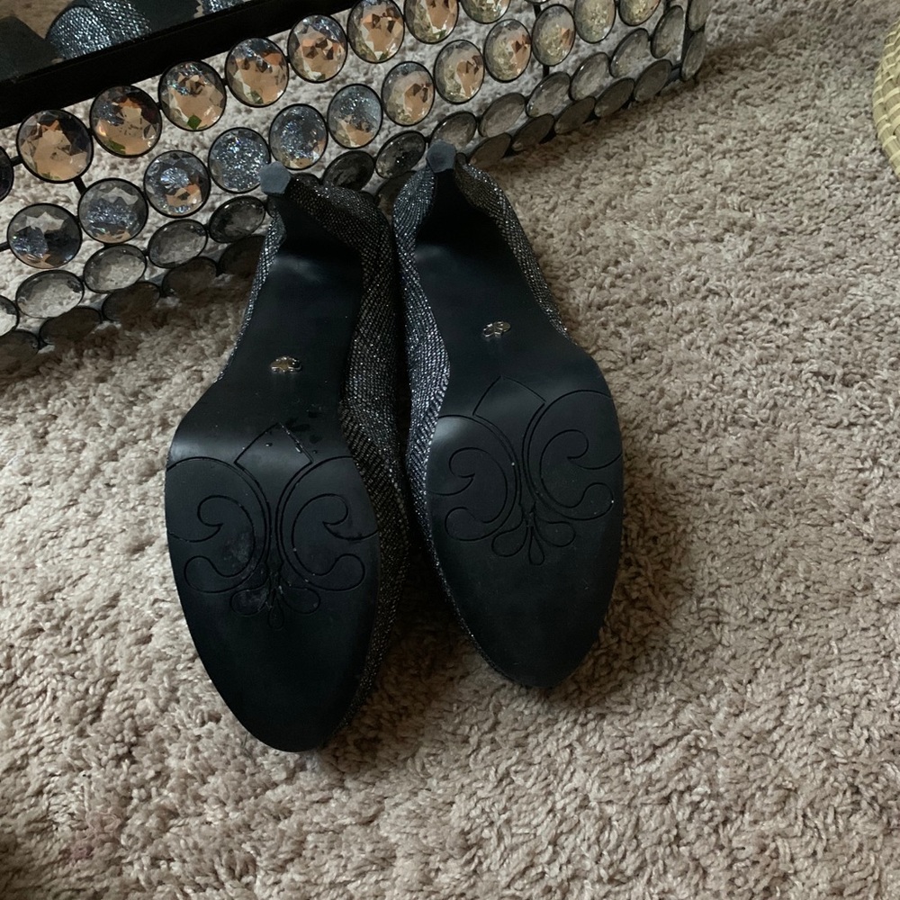 Heels - Picture 2 of 4
